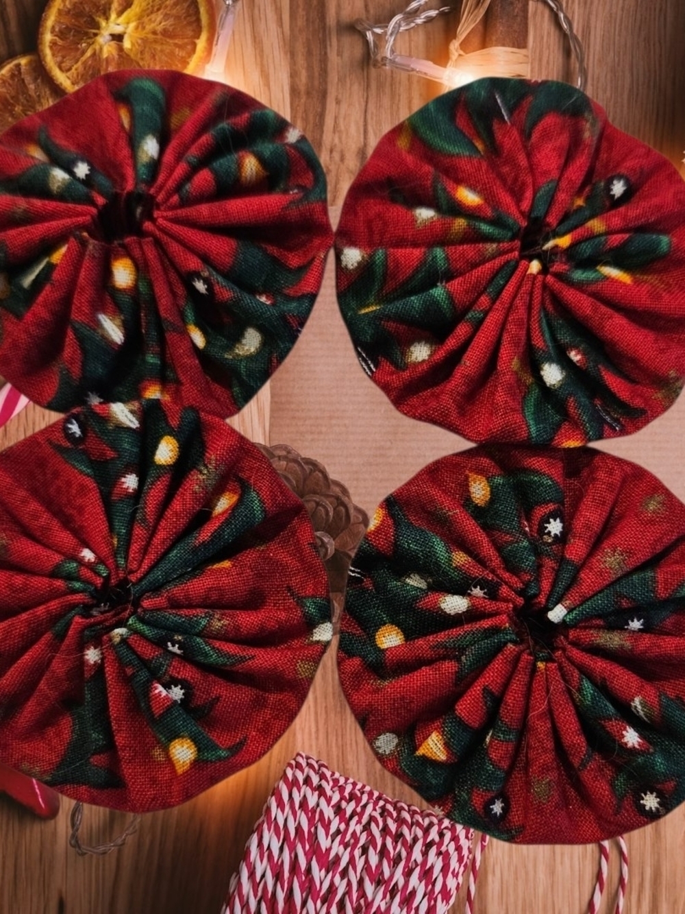 Hand Sewn Christmas Fabric Yo Yos, Set of 31,  2 Inches Wide,  4 Fabrics - Picture 11 of 15